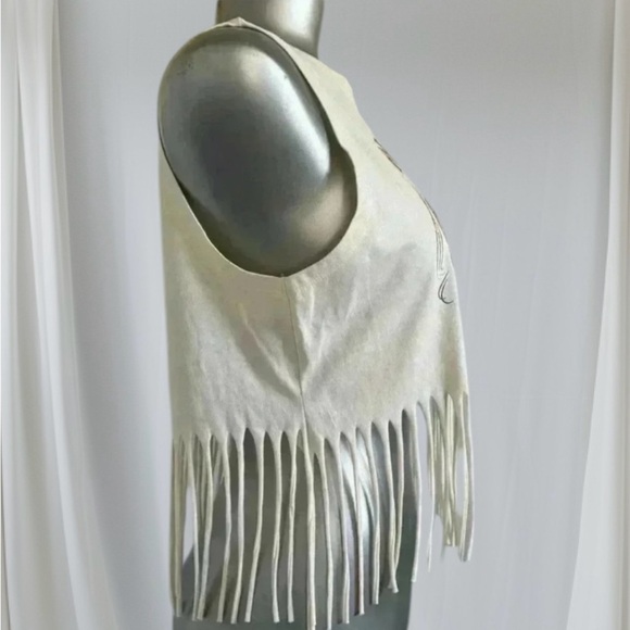 🆕Nashville Crop Top with Cut Out and Fringe - Picture 2 of 14